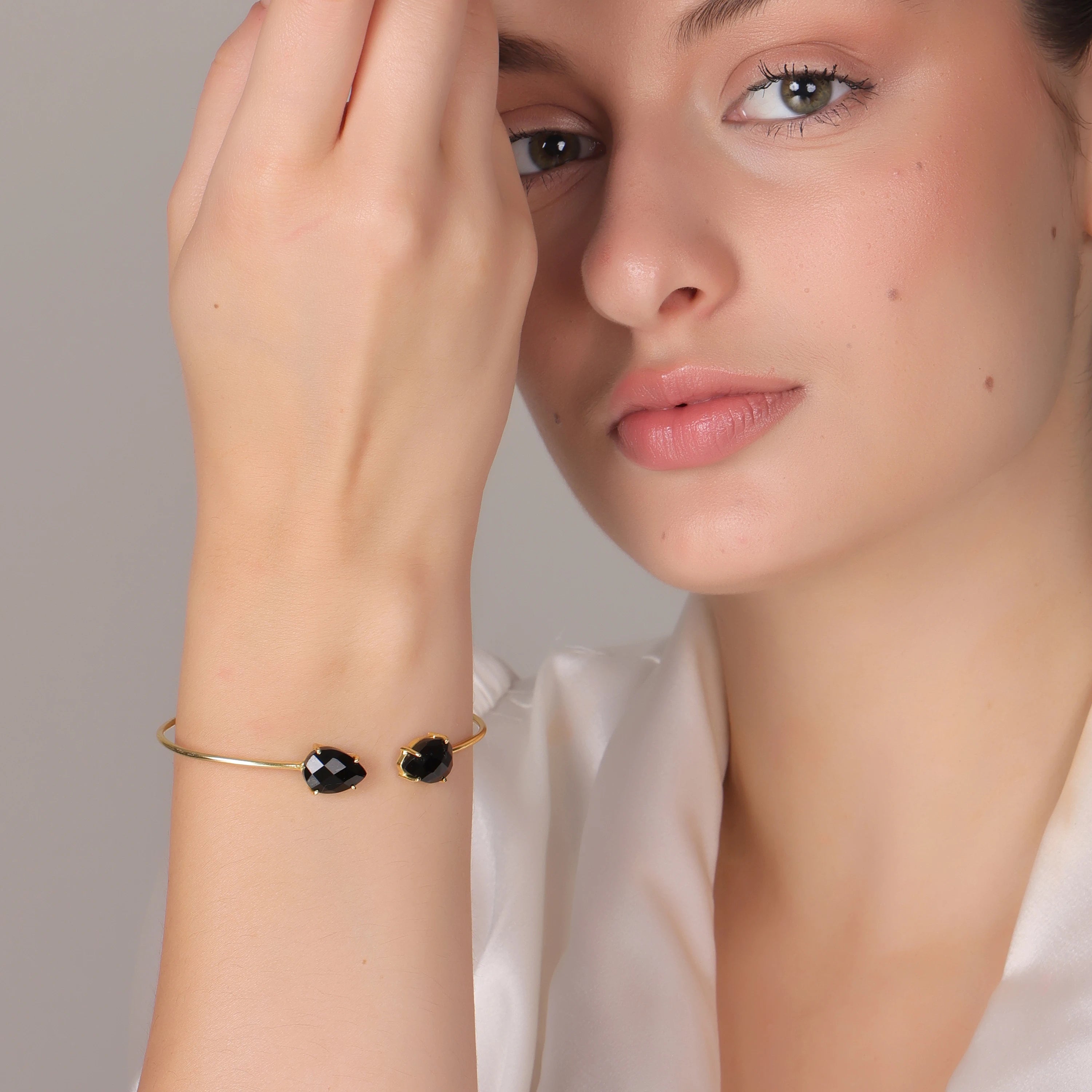 DUA 18K Gold Plated Brass Cuff Bracelet — Black Onyx Pear Gemstone Bangle for Women