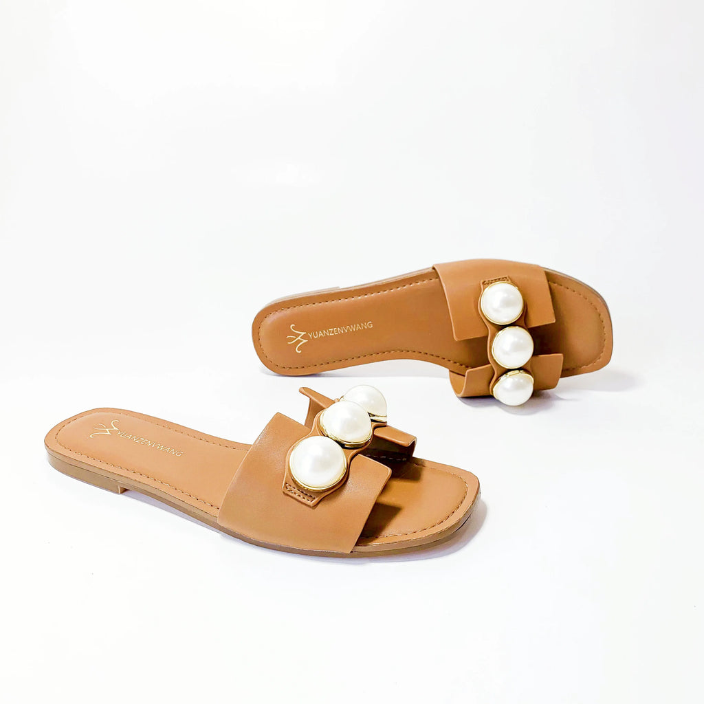 2021 New Wholesale Womens Shoes Summer Pearl Beach slippers European and American H-button Flat Bottomed Open Toe Sandals