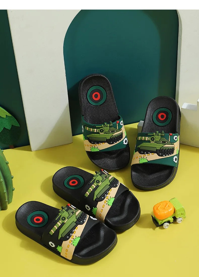 Zapatillas sin mangas de dibujos animados de verano para niños y niñas, chanclas de Pvc para el hogar, sandalias de playa antideslizantes para niños grandes de 3 a 14 años