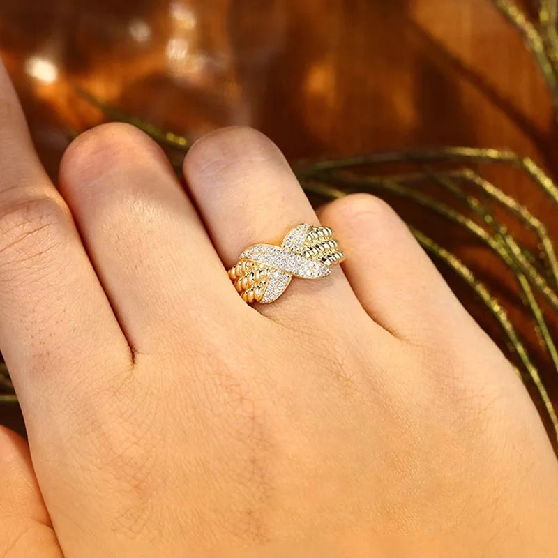 Luxury Women's Yellow Gold Diamond Ring Round Brilliant Cut Natural G Color Engagement Jewelry T0741