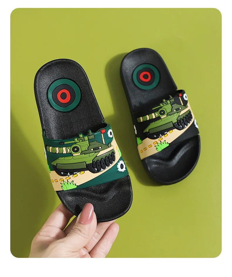 Zapatillas sin mangas de dibujos animados de verano para niños y niñas, chanclas de Pvc para el hogar, sandalias de playa antideslizantes para niños grandes de 3 a 14 años
