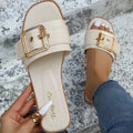 Nuevas zapatillas planas blancas de oficina resistentes al desgaste con punta abierta y hebilla con personalidad para mujer, sandalias de playa de arena para verano, zapatos de mujer