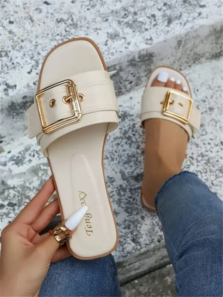 Nuevas zapatillas planas blancas de oficina resistentes al desgaste con punta abierta y hebilla con personalidad para mujer, sandalias de playa de arena para verano, zapatos de mujer