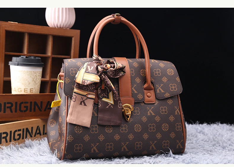 Bolso ligero de marca de lujo para mujer, bolso de gama alta versátil a la moda, bandolera de un solo hombro a la moda de gran capacidad, 2025