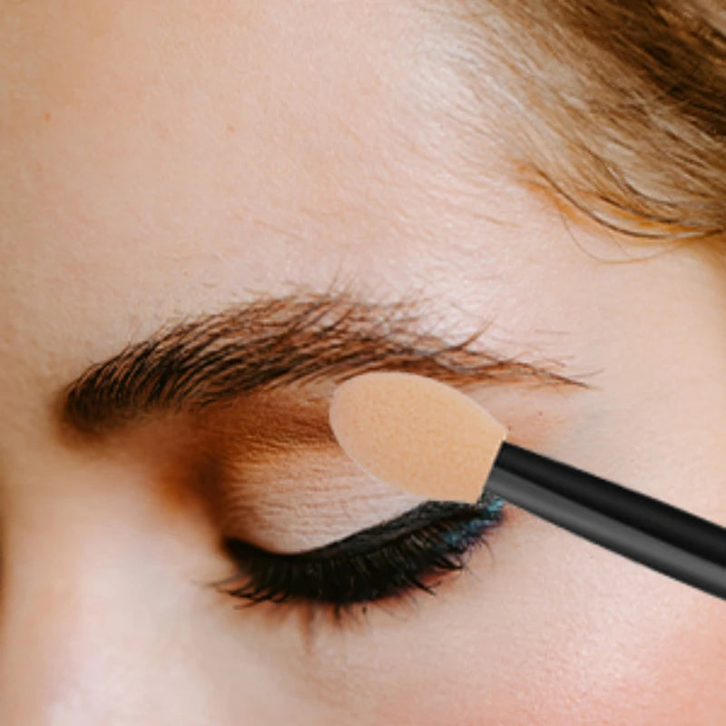 CNKESS Cut 120 aplicadores desechables de doble cara que incluyen longitud de fábrica sombra de ojos al por mayor contenedor de cepillo de esponja de sombra de ojos