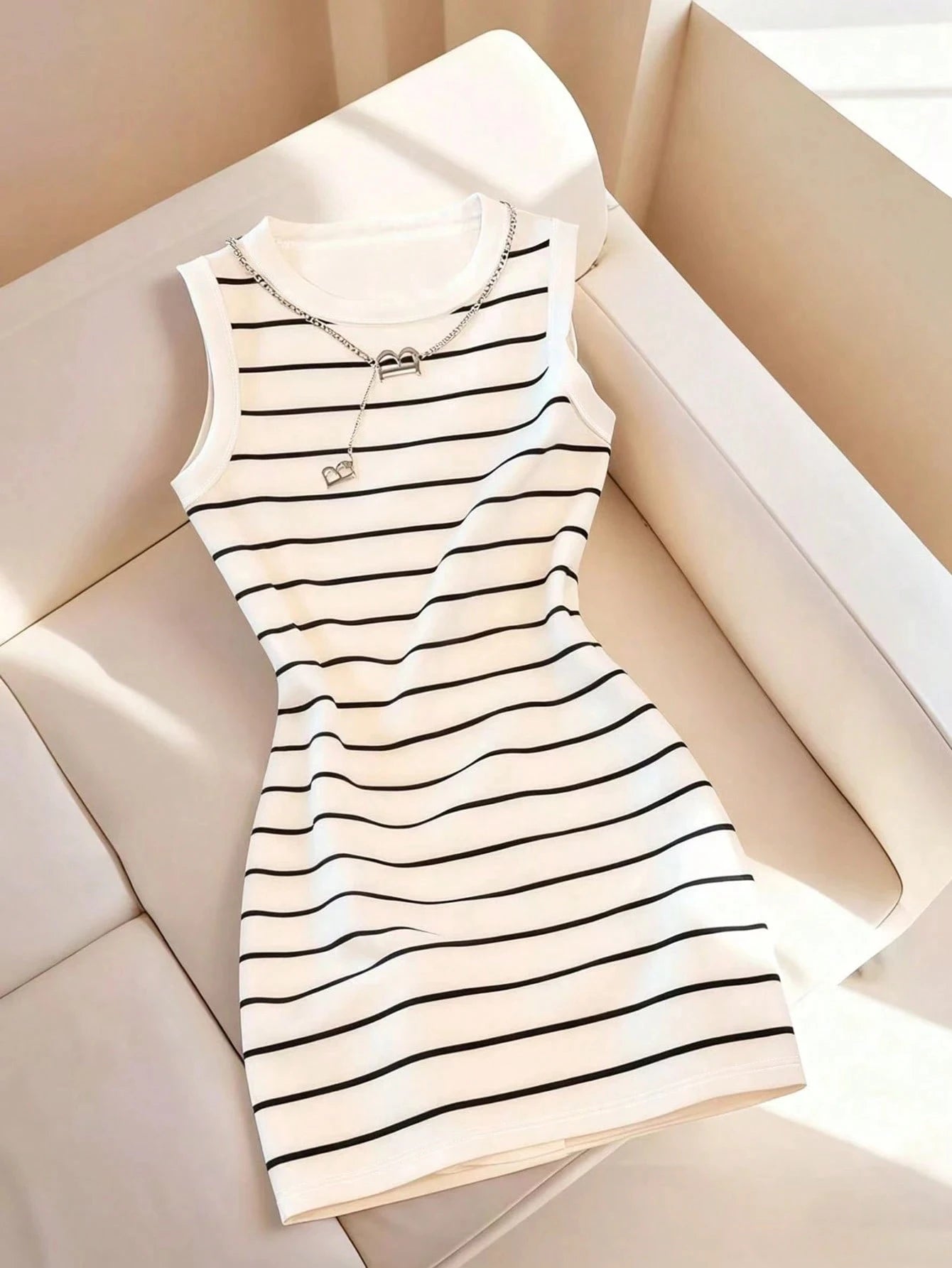 Vestido Casual Elegante de Primavera/Verano para Mujer, Sin Mangas, Corte Entallado, Cuello Redondo, Estampado a Rayas