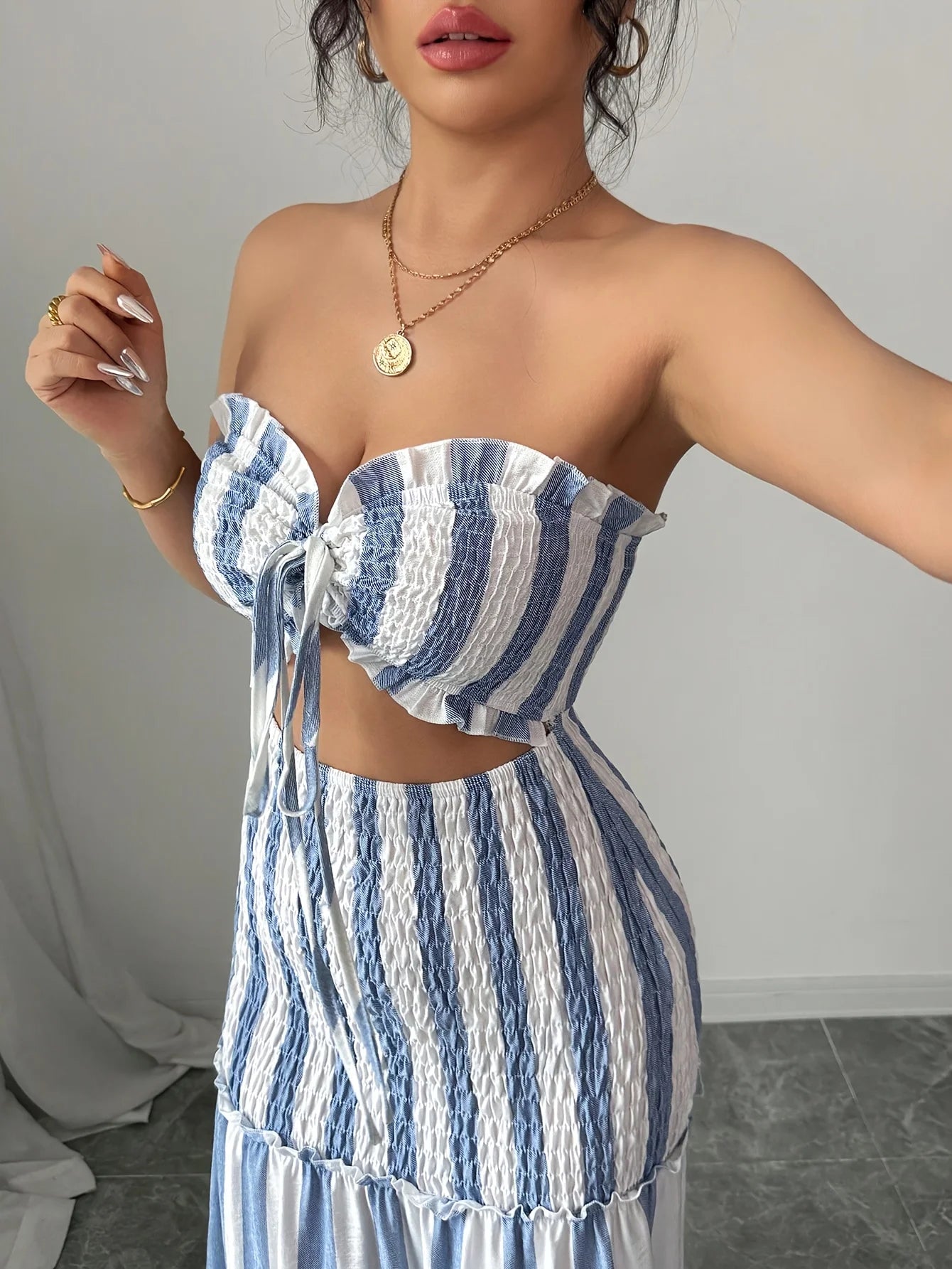 Vestido a Rayas de Moda con Hombros Descubiertos, Falda con Trenzas Delanteras, Elegante Vestido para Damas