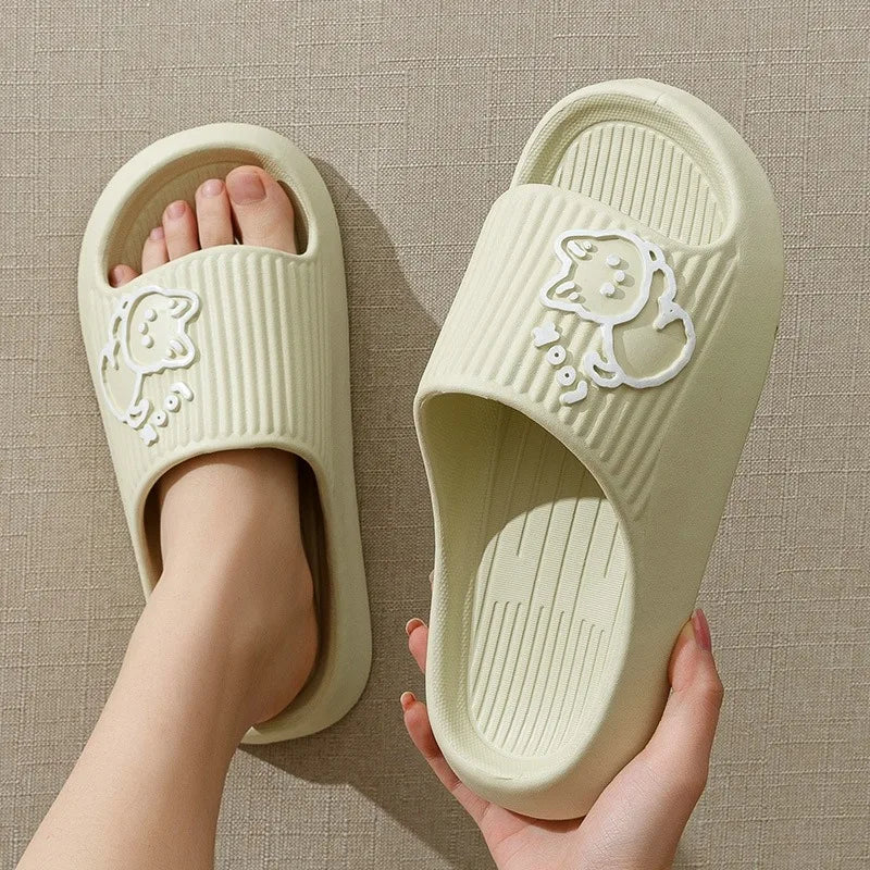 Zapatillas de baño con plataforma gruesa para mujer, chanclas antideslizantes de dibujos animados de gato, sandalias de playa de verano, zapatos de interior, 2023
