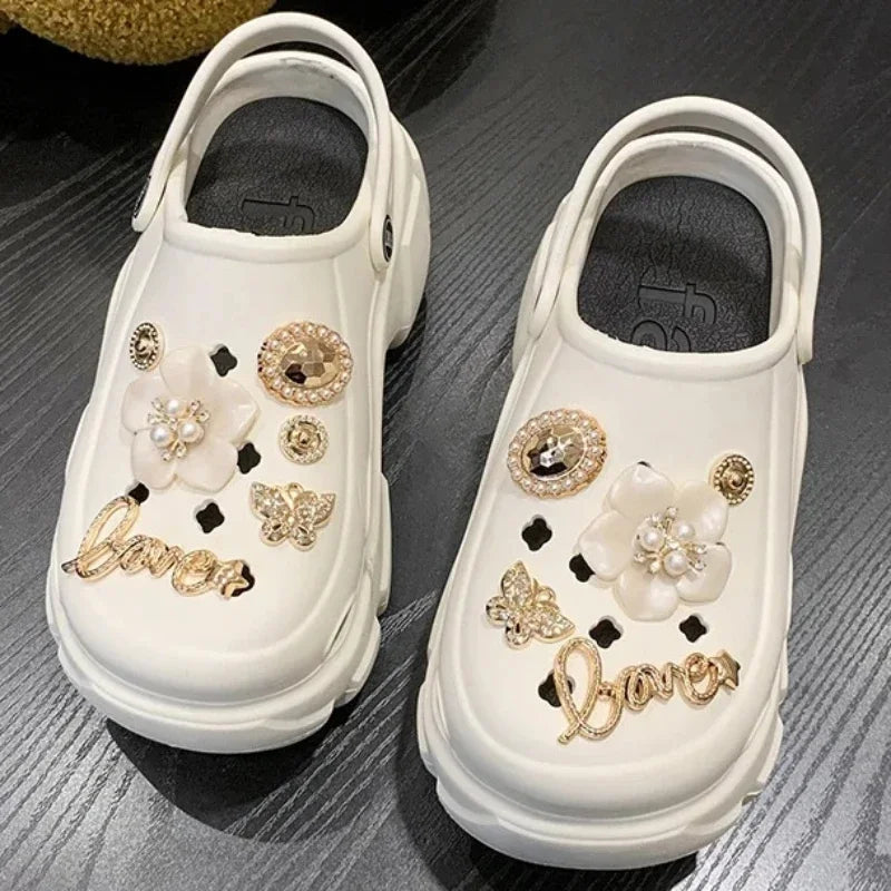 Zuecos con ventilación y decoración de oso bonito con perlas ostentosas, sandalias de playa para exteriores con plataforma de 7CM, zapatillas de verano para niñas, zapatos de mujer