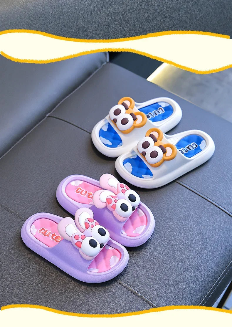 Zapatillas para niños con bonitos dibujos de verano 2025, cómodas zapatillas antideslizantes para exteriores, zapatos de baño suaves para interiores, sandalias de playa