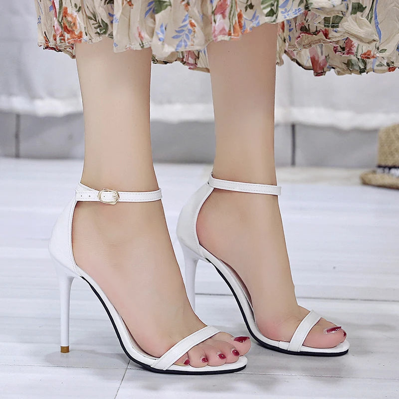 Nuevo Color sólido Simple Sexy elegante banquete fiesta tacones altos verano punta abierta cómoda hebilla sandalias de moda para mujeres