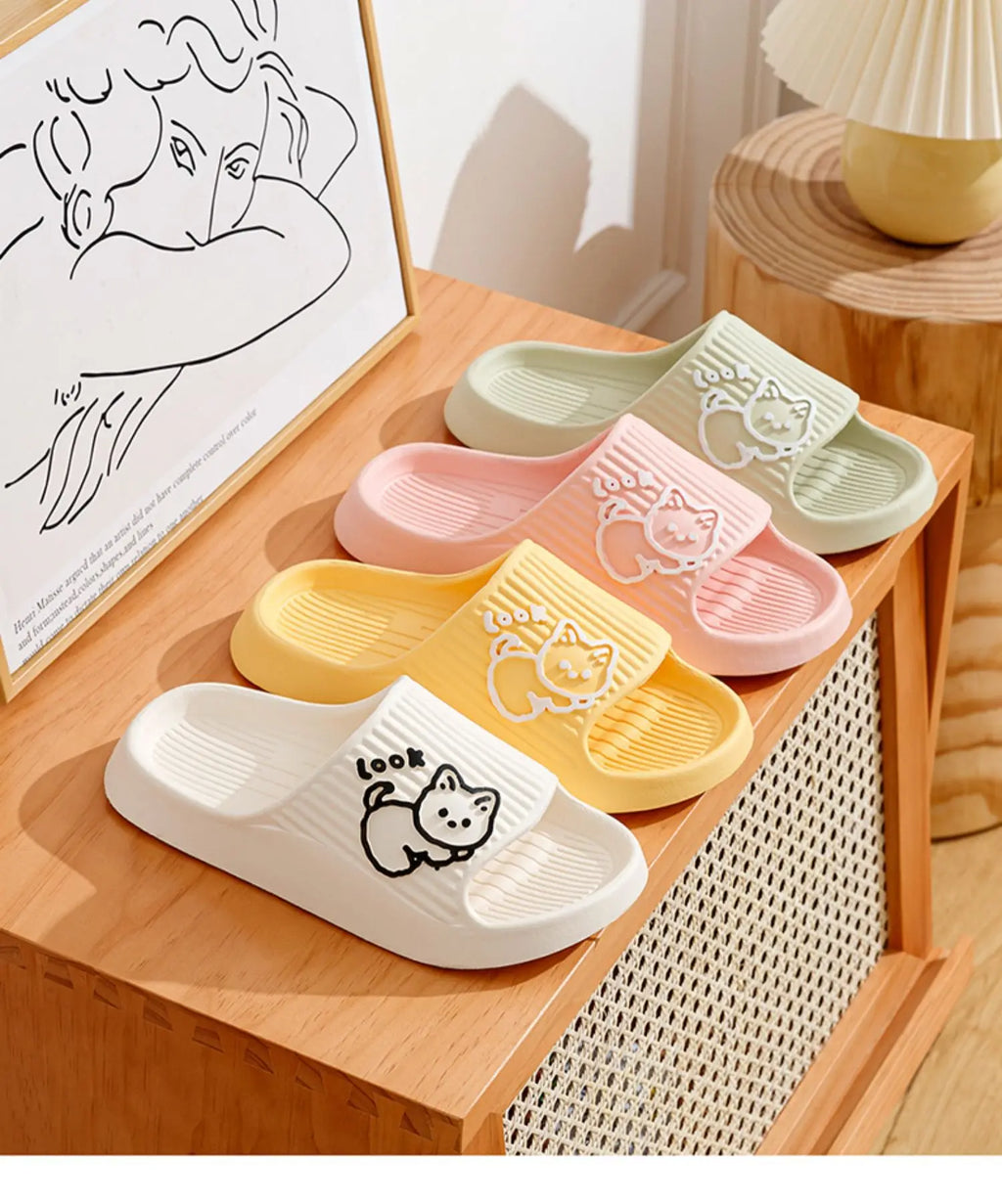 Zapatillas de baño con plataforma gruesa para mujer, chanclas antideslizantes de dibujos animados de gato, sandalias de playa de verano, zapatos de interior, 2023