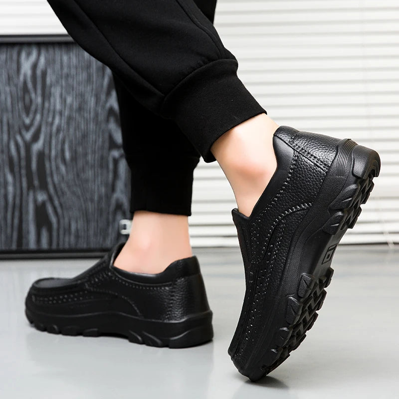 Zapatos de chef para hombre, zapatos de trabajo de cocina impermeables y a prueba de aceite, ultraligeros, antideslizantes, de suela blanda EVA, informales, para jardín