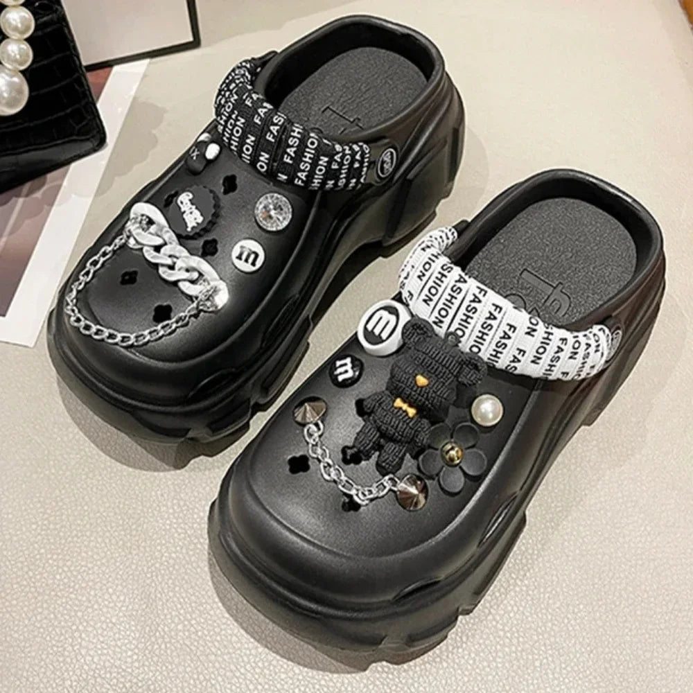 Zuecos con ventilación y decoración de oso bonito con perlas ostentosas, sandalias de playa para exteriores con plataforma de 7CM, zapatillas de verano para niñas, zapatos de mujer