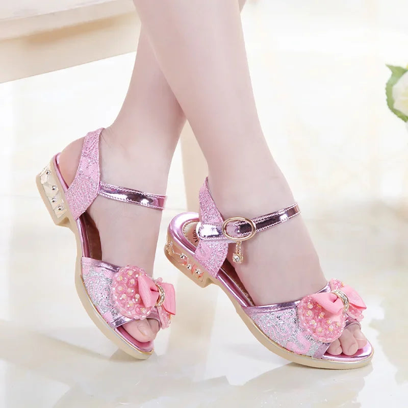 Sandalias de princesa de verano para niños, zapatos antideslizantes de tacón bajo con lentejuelas para niñas, sandalias de playa informales y versátiles con lazo a la moda