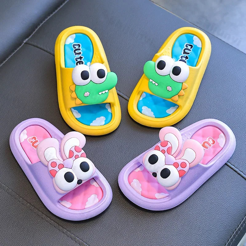 Zapatillas para niños con bonitos dibujos de verano 2025, cómodas zapatillas antideslizantes para exteriores, zapatos de baño suaves para interiores, sandalias de playa