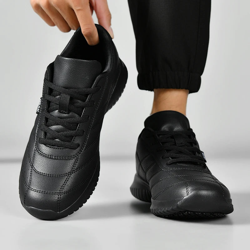 Zapatos de Chef de Hotel para las cuatro estaciones, antideslizantes, impermeables, a prueba de aceite, zapatos de trabajo de cocina, zapatillas ligeras y transpirables para caminar al aire libre para hombres