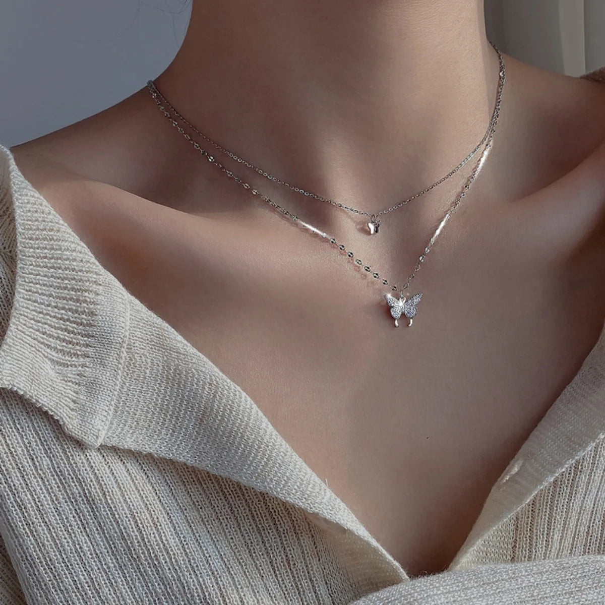 Nuevo collar de mariposa brillante para mujer, exquisito collar de cadena de clavícula de doble capa, joyería para regalo de mujer