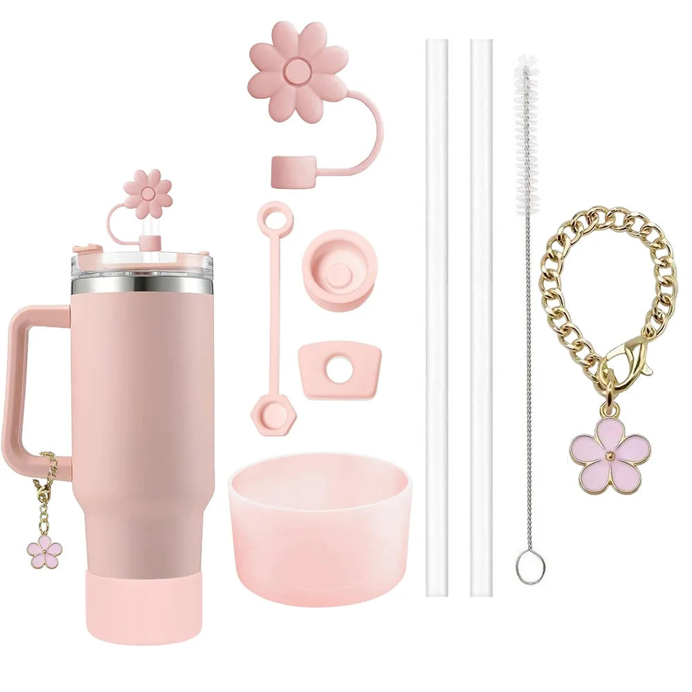 Juego de 9 accesorios: 3 tapones antiderrame, cubiertas de pajita con diseño de flores, 2 protectores de base, 1 cepillo y 1 cadena con dije de flor para vaso Stanley