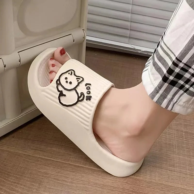 Zapatillas de baño con plataforma gruesa para mujer, chanclas antideslizantes de dibujos animados de gato, sandalias de playa de verano, zapatos de interior, 2023