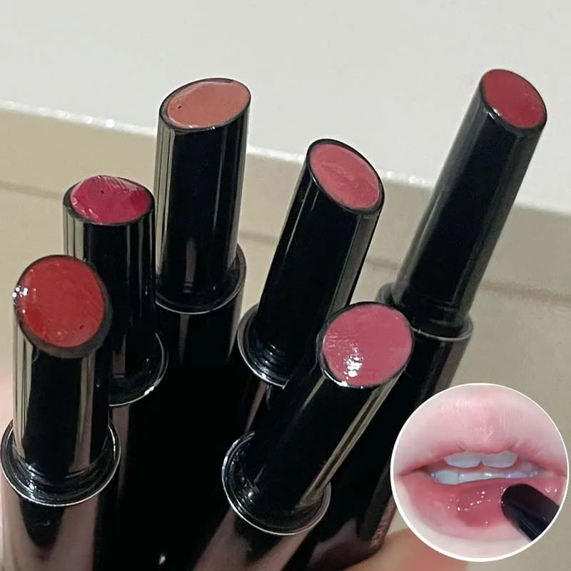 El lápiz labial de espejo tiene una textura suave, color rico y formación de película que no se seca ni se pega, labios hidratantes y Pouty