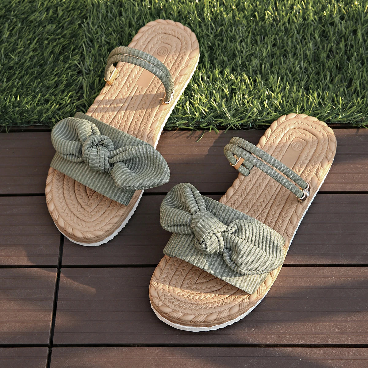 Sandalias planas con lazo de pana a la moda, zapatillas ligeras antideslizantes para exteriores para mujer, sandalias de playa informales de suela blanda para verano 2025