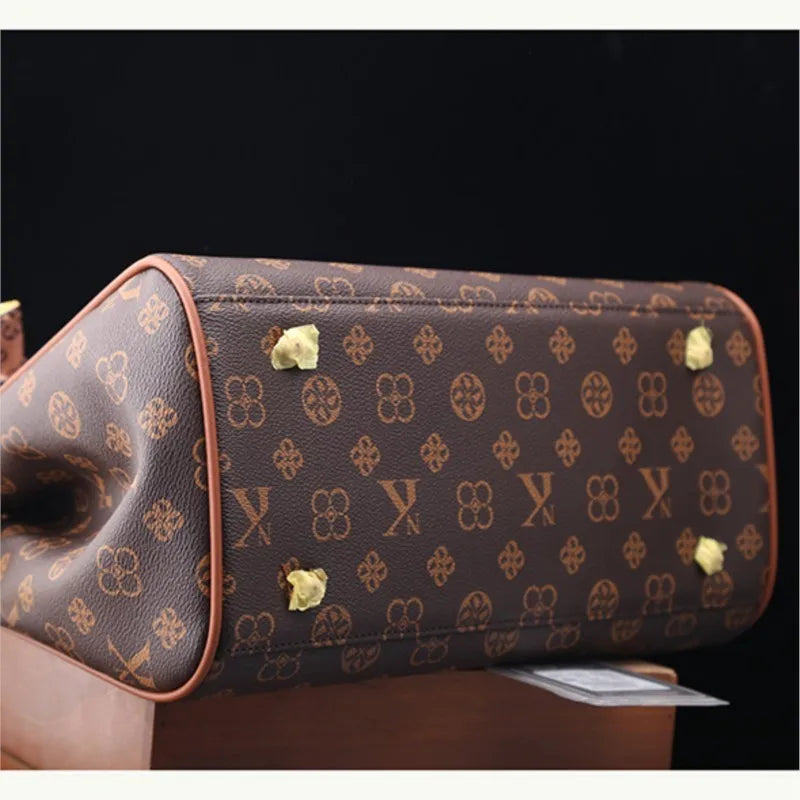 Bolso ligero de marca de lujo para mujer, bolso de gama alta versátil a la moda, bandolera de un solo hombro a la moda de gran capacidad, 2025