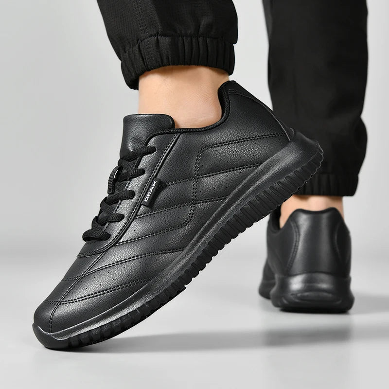 Zapatos de Chef de Hotel para las cuatro estaciones, antideslizantes, impermeables, a prueba de aceite, zapatos de trabajo de cocina, zapatillas ligeras y transpirables para caminar al aire libre para hombres