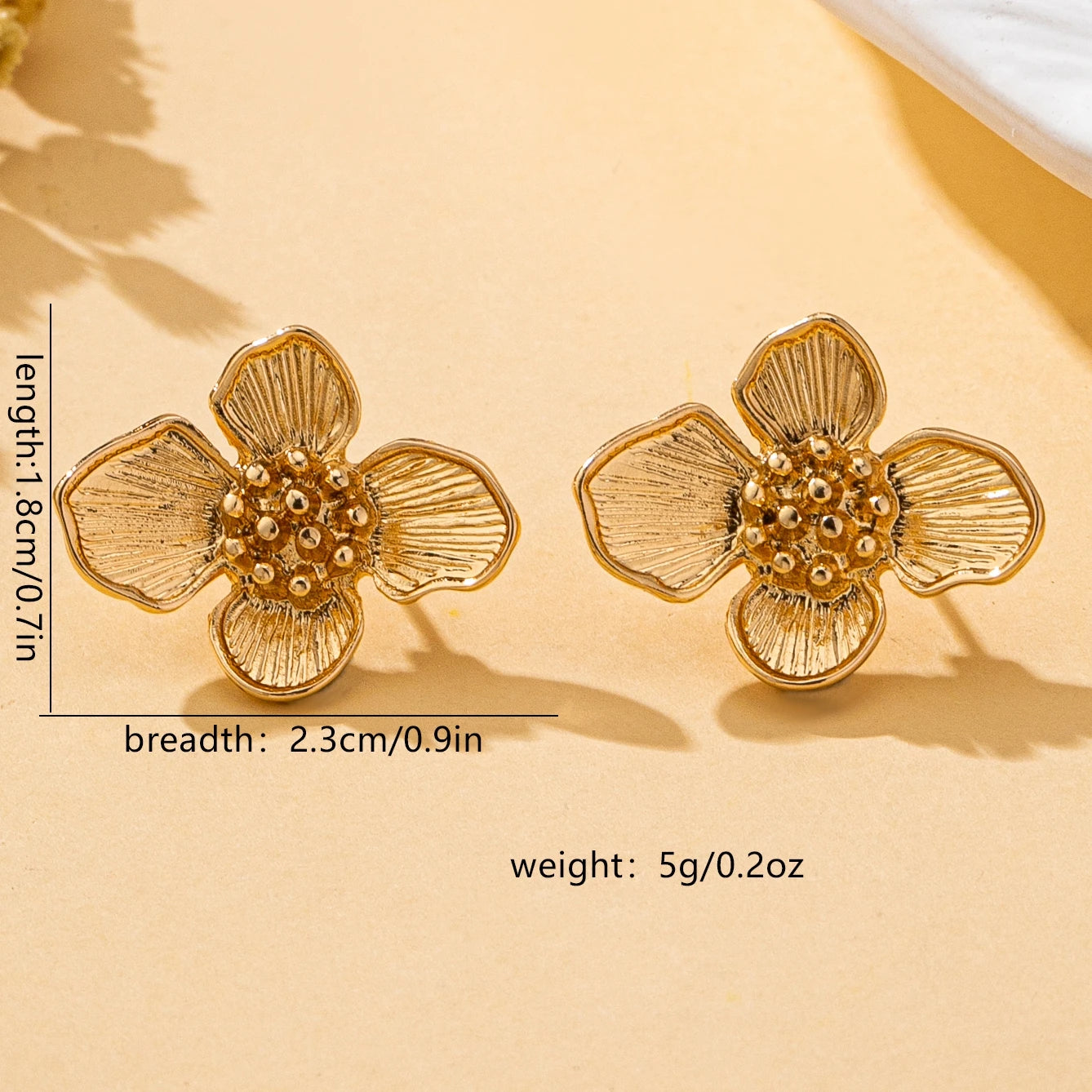 Pendientes de moda para mujer, estilo bohemio, pendientes de flores tridimensionales en verde, morado, blanco y dorado, pendientes elegantes y sencillos adecuados para uso diario y para vacaciones, sin caja
