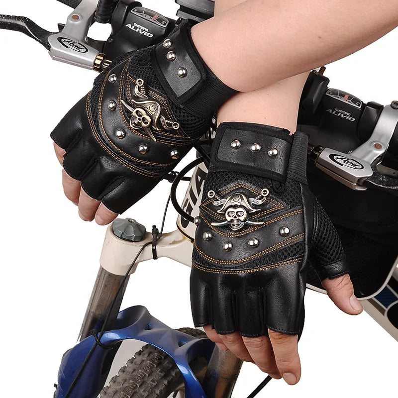 Guantes sin dedos de cuero PU de capitán pirata para hombre y mujer, manoplas con remaches de calaveras, guantes de gimnasio de Hip Hop, guantes de medio dedo para Moto femenina