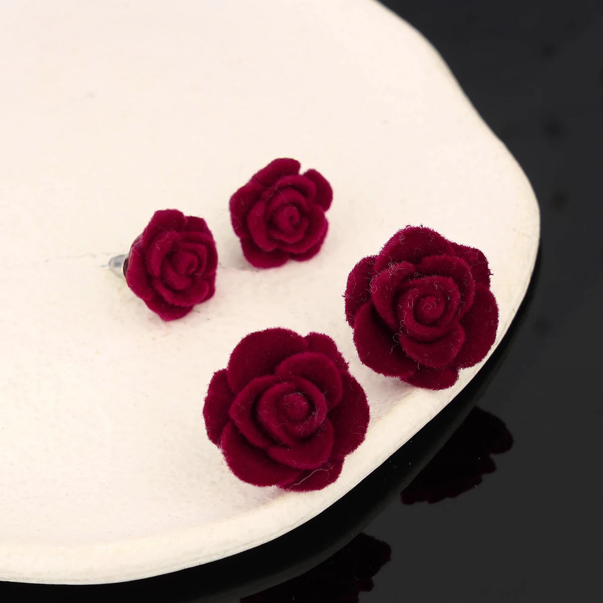 Pendientes y pendientes de flores de terciopelo rojo de moda, minimalistas y personalizados, regalo