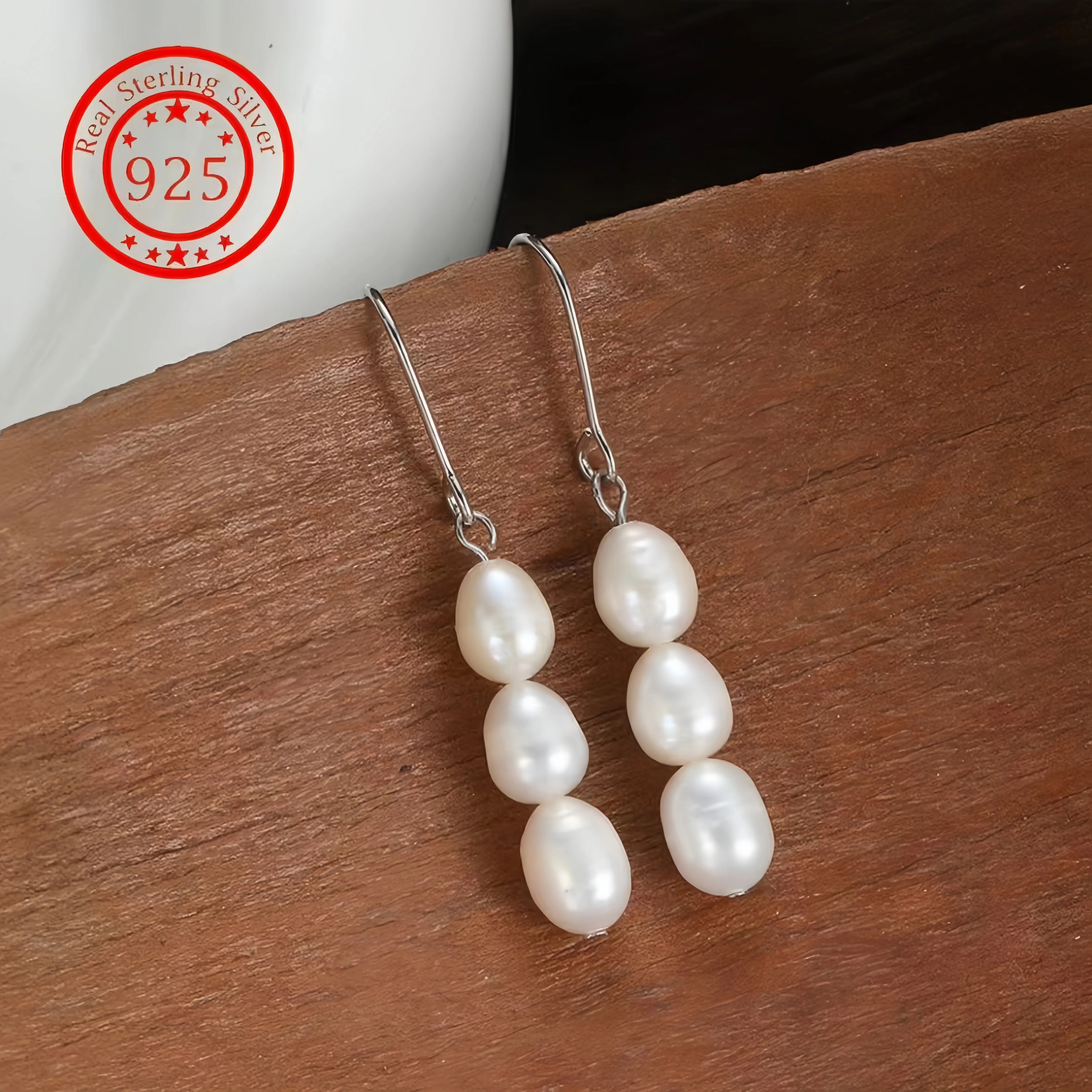 Nuevos pendientes barrocos de perlas de agua dulce de moda. Pendientes largos de tres cuentas simples, elegantes y versátiles.