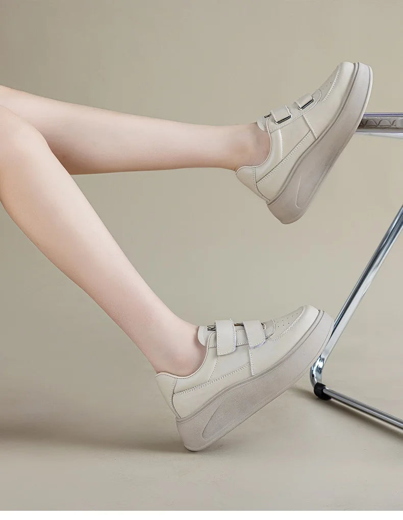 DRKANOL, zapatos de plataforma con suela gruesa y aumento de altura, zapatillas informales de cuero genuino para mujer, zapatos de tabla con gancho y bucle para mujer, color blanco