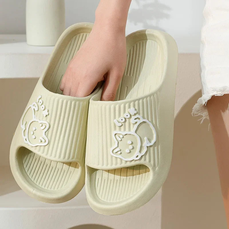 Zapatillas de baño con plataforma gruesa para mujer, chanclas antideslizantes de dibujos animados de gato, sandalias de playa de verano, zapatos de interior, 2023