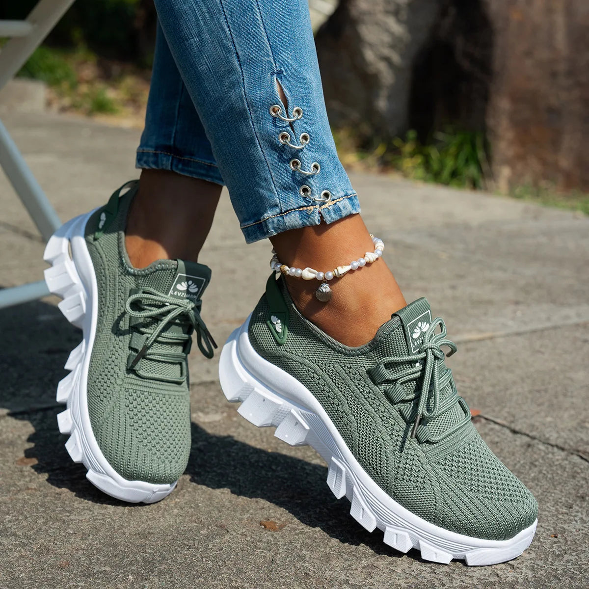 Zapatos de punto para mujer, zapatos ligeros y transpirables para mamá, talla grande, cómodos, antideslizantes, informales, suela plana, sin cordones, primavera 2025