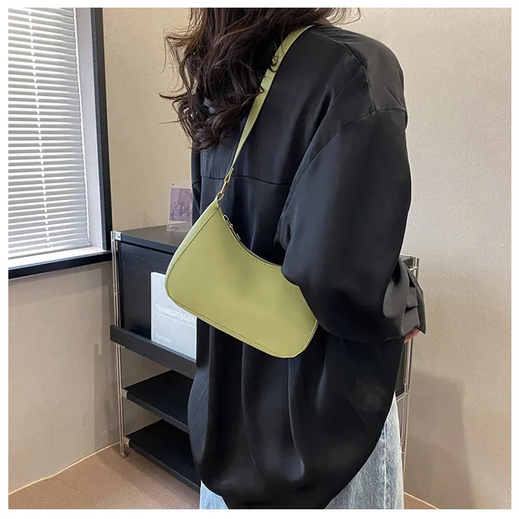 Bolso de mano de color sólido moderno y moderno, bolso cuadrado pequeño simple y nuevo, bolso para axila de un solo hombro elegante y de alta calidad
