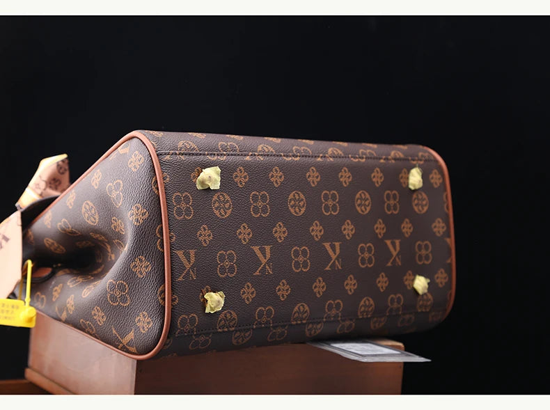 Bolso ligero de marca de lujo para mujer, bolso de gama alta versátil a la moda, bandolera de un solo hombro a la moda de gran capacidad, 2025