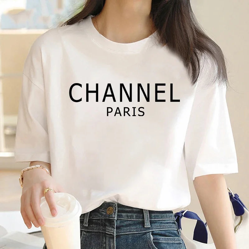 Camiseta de Marca de Lujo, Lavable a Máquina, Informal, Elegante, con Estampado Gráfico de CHANNEL, Cuello Redondo, Manga Corta, Ropa de Mujer