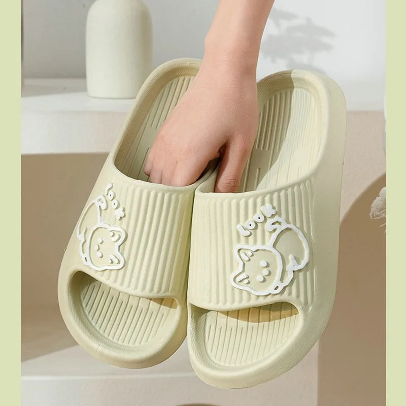 Zapatillas de baño con plataforma gruesa para mujer, chanclas antideslizantes de dibujos animados de gato, sandalias de playa de verano, zapatos de interior, 2023