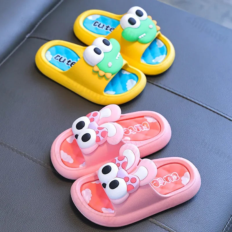 Zapatillas para niños con bonitos dibujos de verano 2025, cómodas zapatillas antideslizantes para exteriores, zapatos de baño suaves para interiores, sandalias de playa