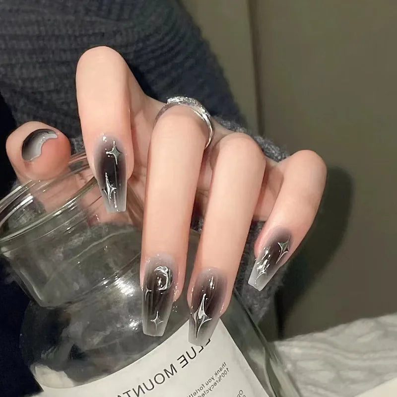 Uñas postizas negras con diseño de murciélago para Halloween, puntas de uñas decoradas con forma de almendra, con remaches y lazos, 24 unidades, uñas acrílicas reutilizables.