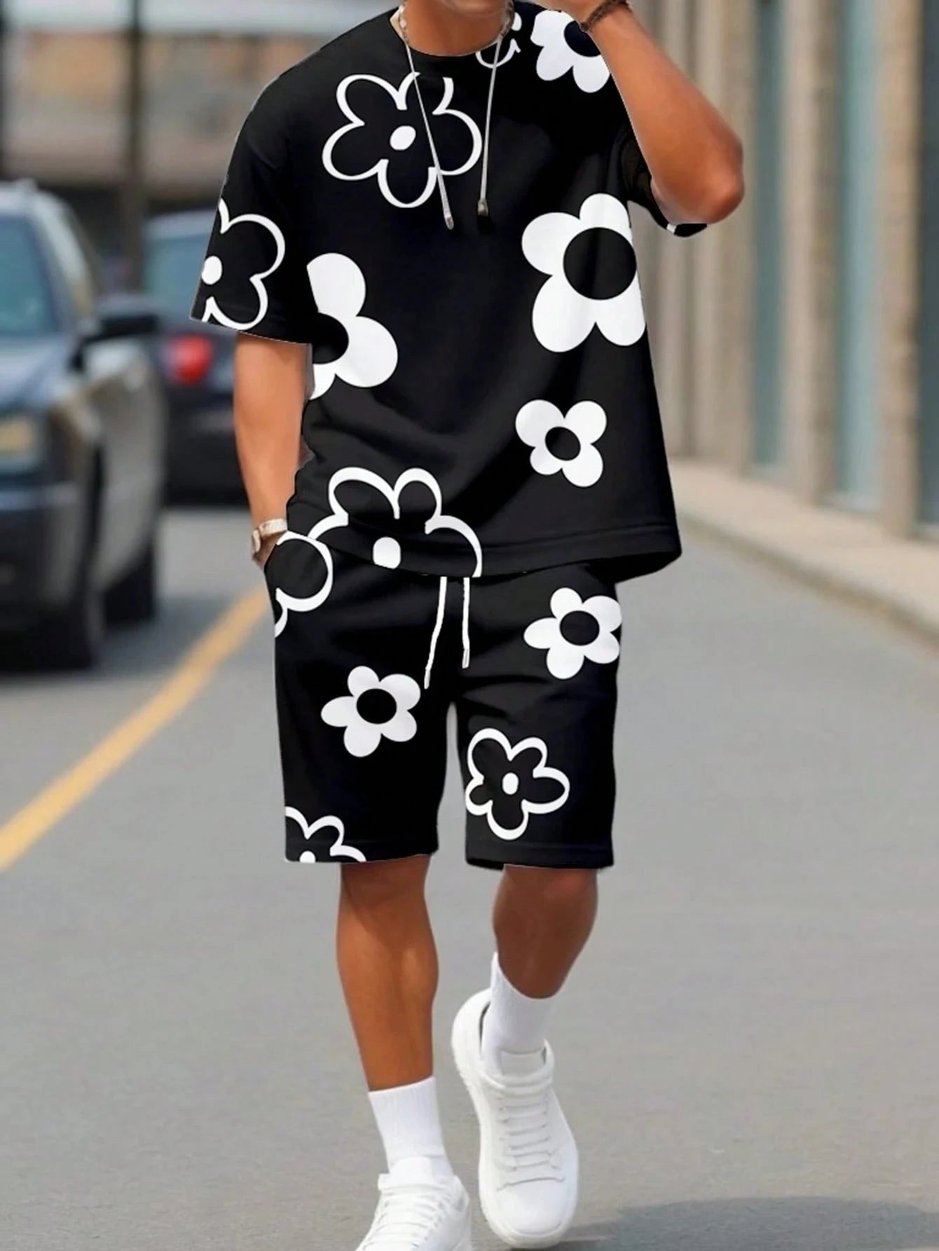 Conjunto de camiseta y pantalones cortos con estampado gráfico de flores en blanco y negro para hombre, conjunto de 2 piezas con cuello redondo, Top de manga corta, pantalones cortos con cintura elástica