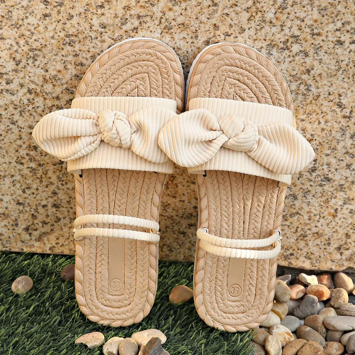 Sandalias planas con lazo de pana a la moda, zapatillas ligeras antideslizantes para exteriores para mujer, sandalias de playa informales de suela blanda para verano 2025