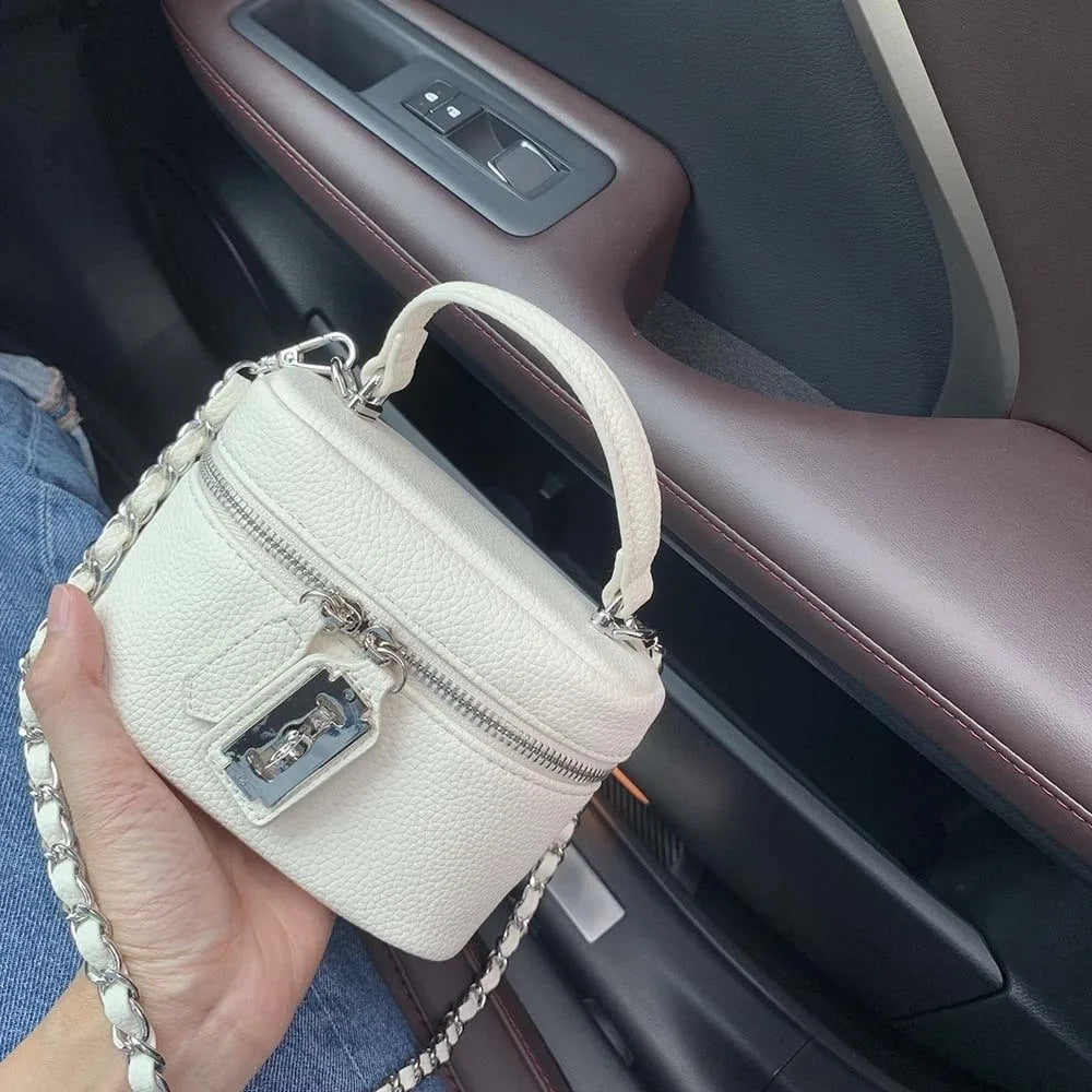 Bolso de mano cuadrado compacto con textura granulada, cierre de cremallera, estilo macaron, de cuero vegano, construcción sólida.