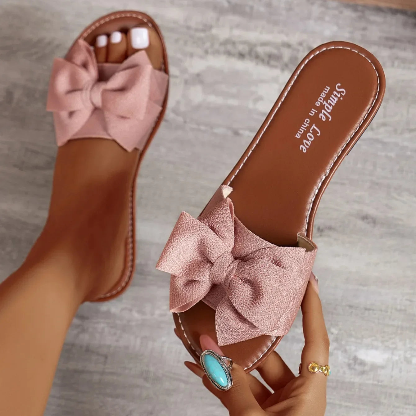 Zapatillas De Mujer 2025, nuevas sandalias De moda, sandalias deslizantes con lazo De verano para Mujer, Zapatos para mantener el calor, zapatillas planas De talla grande para Mujer