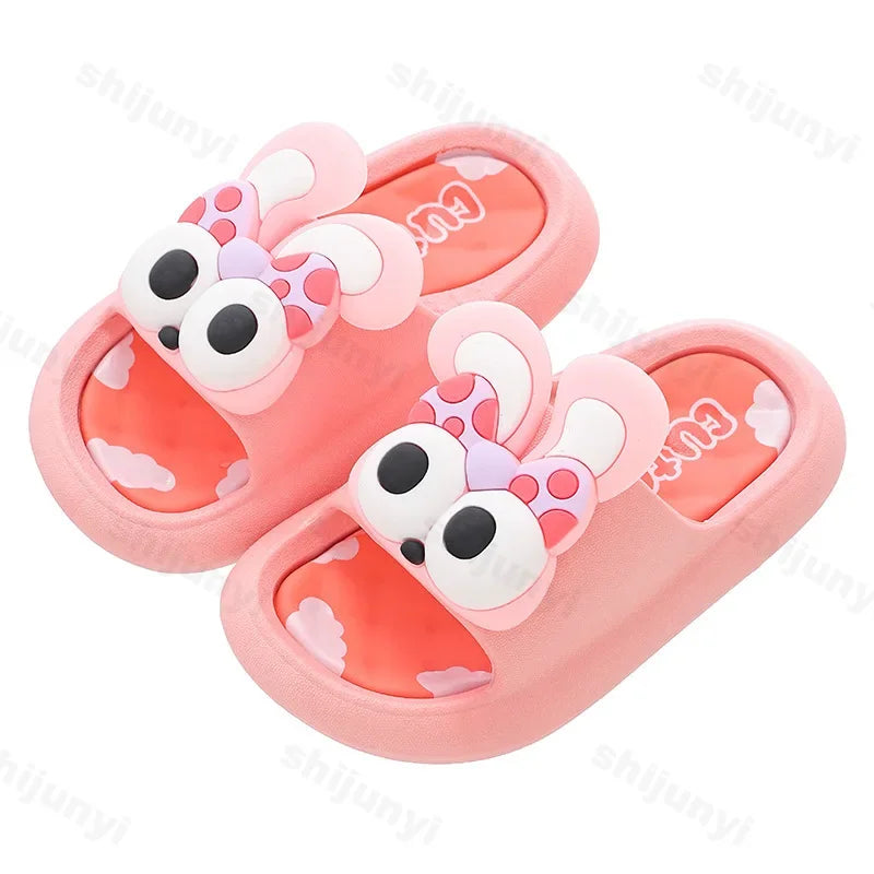 Zapatillas para niños con bonitos dibujos de verano 2025, cómodas zapatillas antideslizantes para exteriores, zapatos de baño suaves para interiores, sandalias de playa
