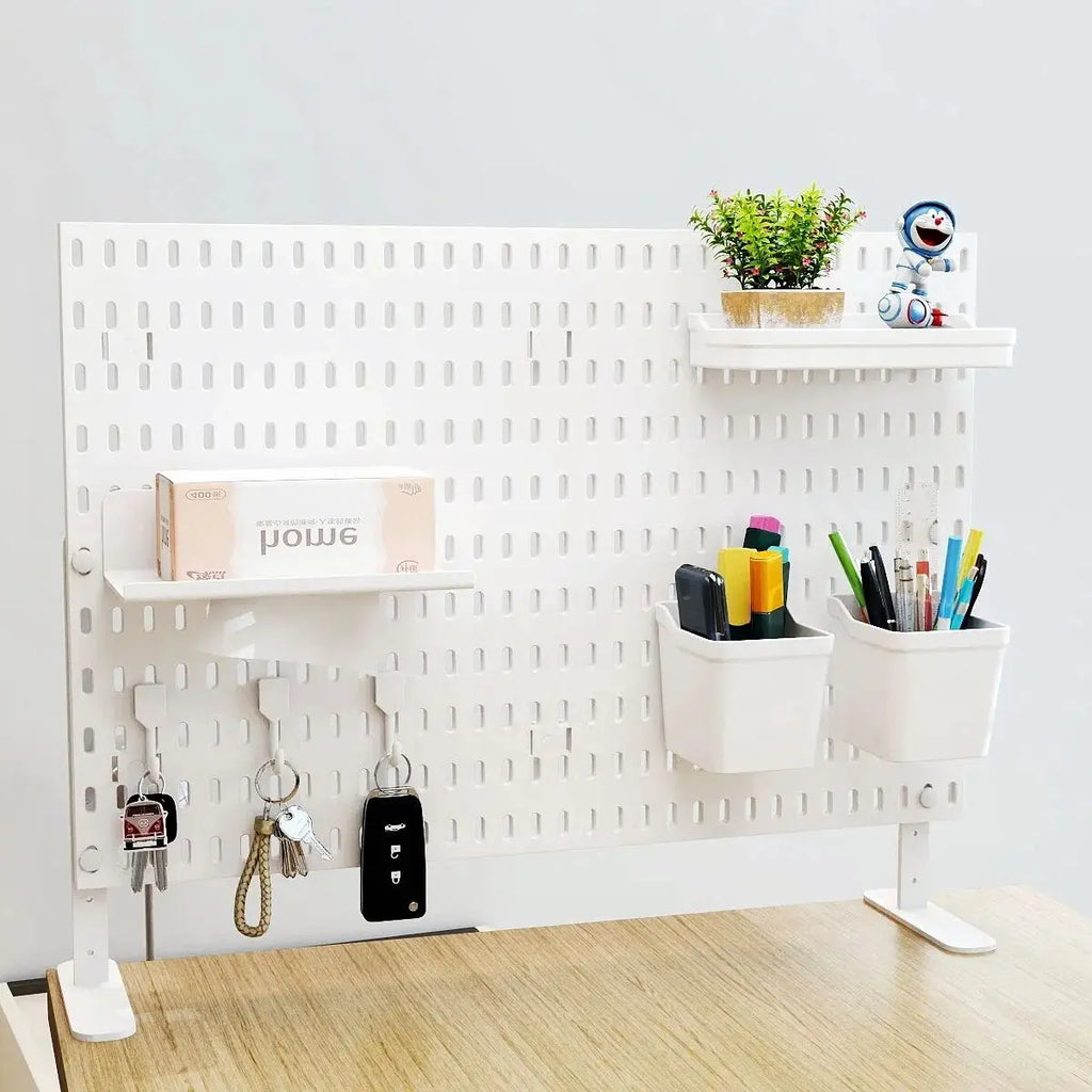 Organizador de escritorio de tablero perforado de plástico limpio con múltiples accesorios para la oficina en casa, la sala de manualidades y la exhibición de garaje