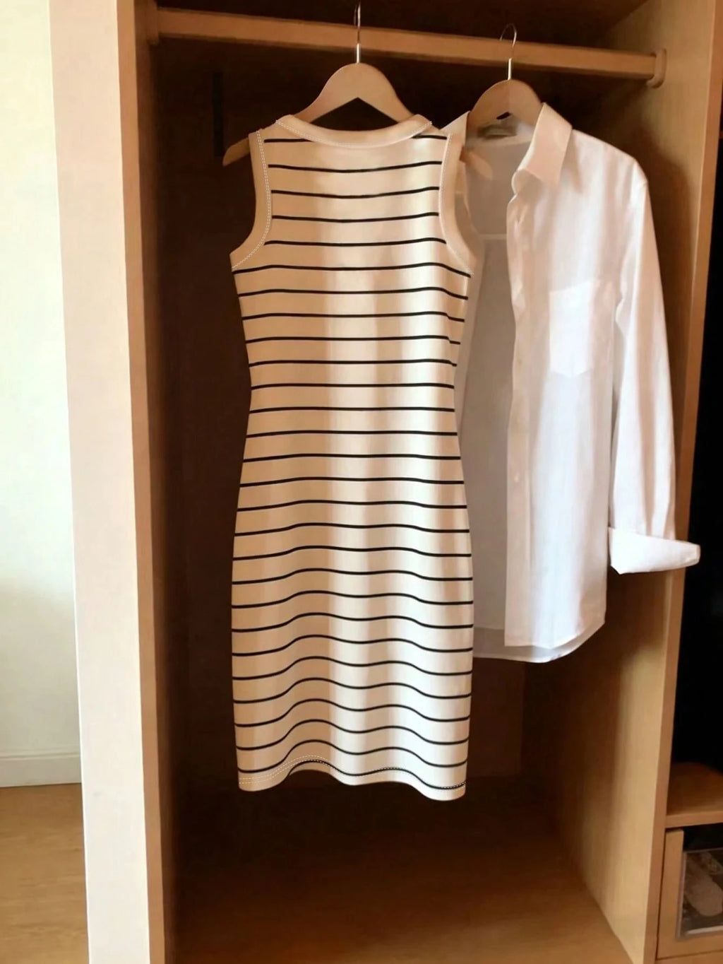 Vestido Casual Elegante de Primavera/Verano para Mujer, Sin Mangas, Corte Entallado, Cuello Redondo, Estampado a Rayas
