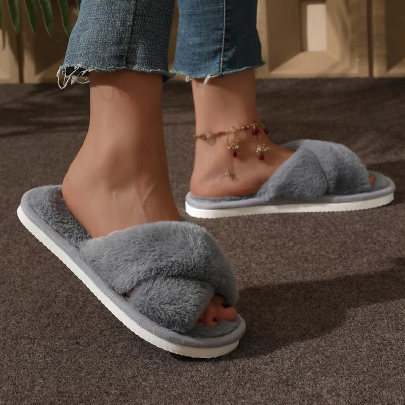 Zapatillas de piel con tiras cruzadas a la moda para mujer, Zapatillas de casa de felpa cálidas y ligeras para interiores, chanclas de pareja de tacón plano de piel sintética de talla grande 43