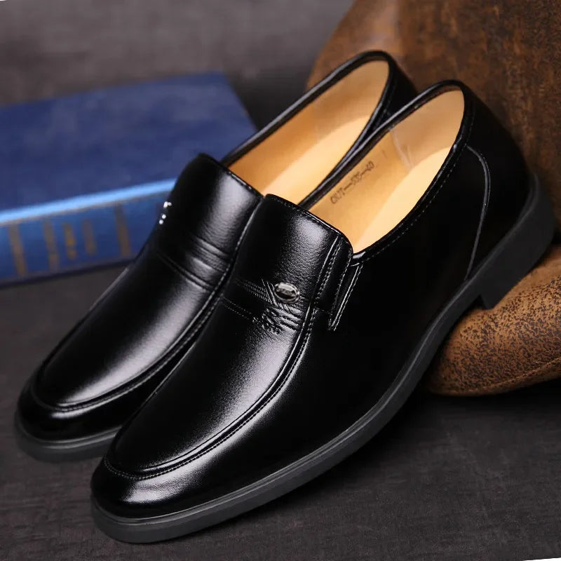Zapatos formales de cuero para hombre, mocasines de marca de lujo 2023, mocasines de vestir, zapatos de conducción negros sin cordones transpirables de talla grande 38-44